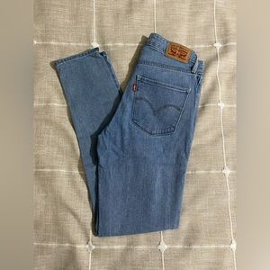 Levis Strauss high rise skinny jeans 721. Size 26 length 38 inches